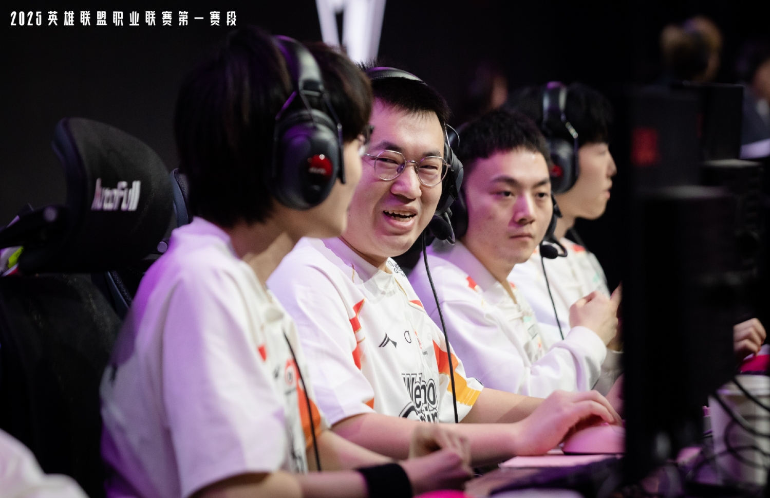  大比分获胜引发热议！，Scout在老鹰比赛中比赛局势复杂上演精彩一战