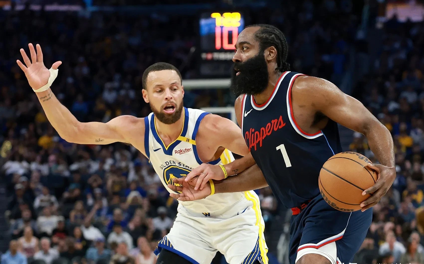 哈登回归赛场，挺进下一轮首场状态亮眼，勇士观众沸腾！的简单介绍