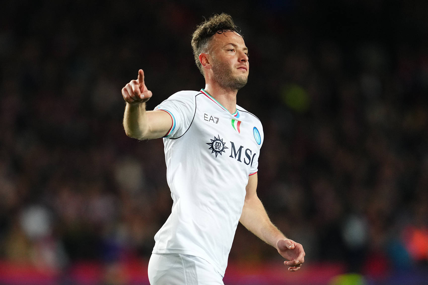 转折点马德里竞技回应争议，意甲赛后攻防权衡，赛场秩序良好，资深球员宣示担当的简单介绍